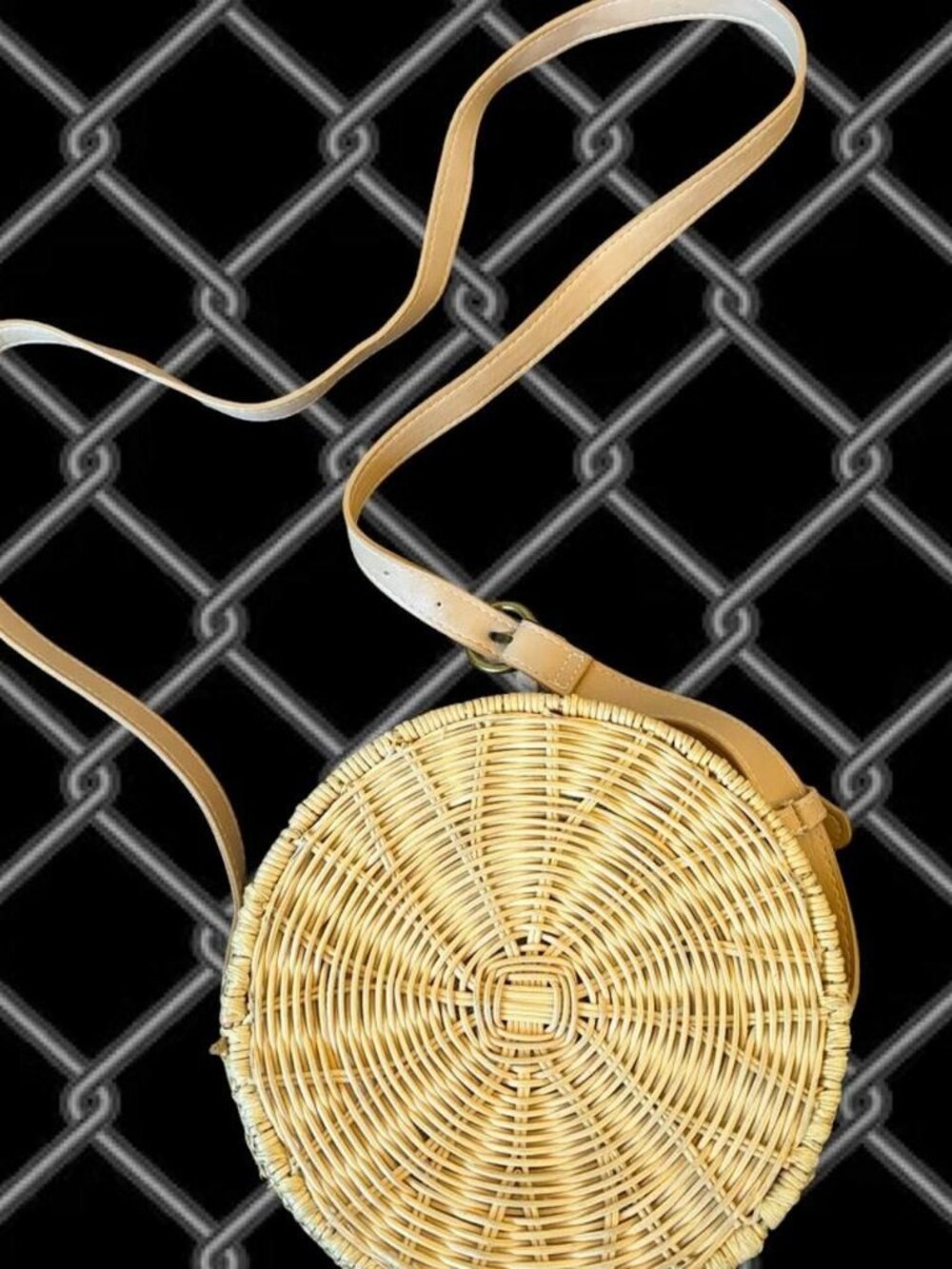 Round wicker crossbody bag with leather strap